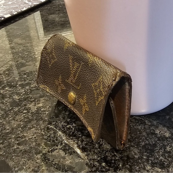 Louis Vuitton Monogram 6 Key Holder with Chain and Charm - Picture 13 of 14